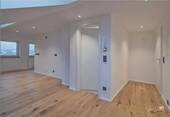 Wohnen / Bad - 1,5 Zimmer, moderne Dachgeschosswohnung, Küche vorhanden