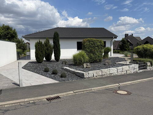 Blick Eingang - 2 Zimmer Bungalow zum Kaufen in Uehlfeld
