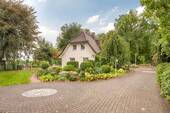 Zufahrt - 8 Zimmer Einfamilienhaus zum Kaufen in Schloß Holte-Stukenbrock
