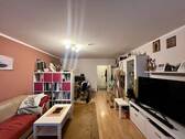 Wohnzimmer - 4 Zimmer Etagenwohnung zum Kaufen in Erlangen