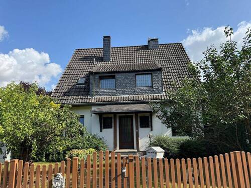 Eingangsbereich vom Vorgarten - Reduziert! Wunderschönes, freistehendes Einfamilienhaus in Top-Lage von Mönchengladbach – Ihr neues Zuhause wartet!