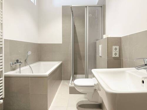 saniertes Badezimmer - 4 Zimmer Etagenwohnung in Leipzig