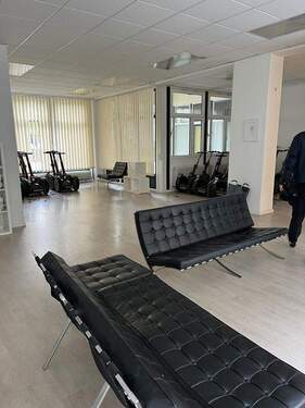 Bild 1 - zentrales Helles Ladenlokal Büro nähe Rathausplatz