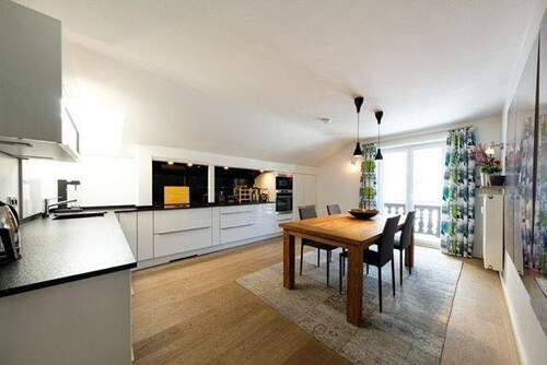 Küche - Exklusive, lichtdurchflutete 4-Zimmer-Dachgeschosswohnung in Seenähe