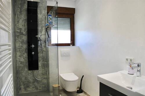 Tageslichtbad mit Dusche 1. OG - 