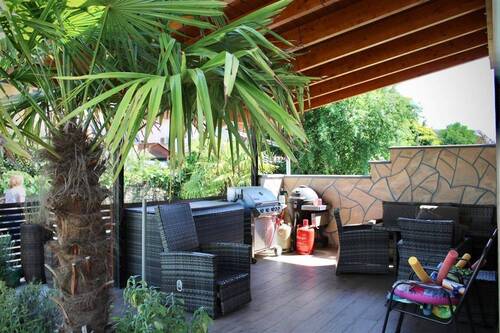 Terrasse am Pool - 6 Zimmer Mehrfamilienhaus, Wohnhaus in St. Leon-Rot