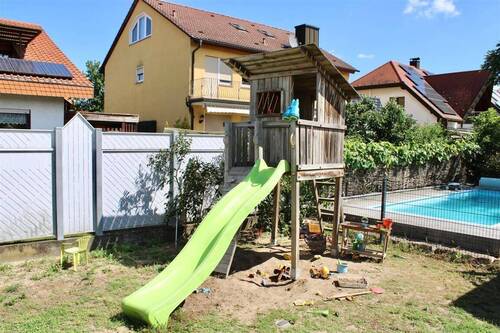Spielecke für die Kinder - Mehrfamilienhaus, Wohnhaus mit 160,00 m&sup2; in St. Leon-Rot zum Kaufen