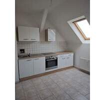 helle günstige 3-Zimmer-Dachgeschoßwohnung mit Balkon, Fahrstuhl, EBK - Chemnitz Sonnenberg