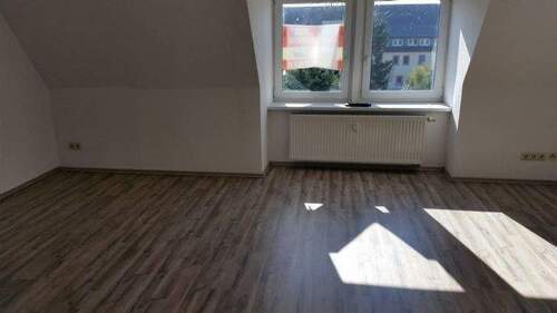 Wohnzimmer - 2 Zimmer Etagenwohnung zur Miete in Erlau