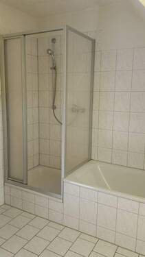 Bad mit Wanne und Dusche - Etagenwohnung mit 54,00 m&sup2; in Erlau zur Miete