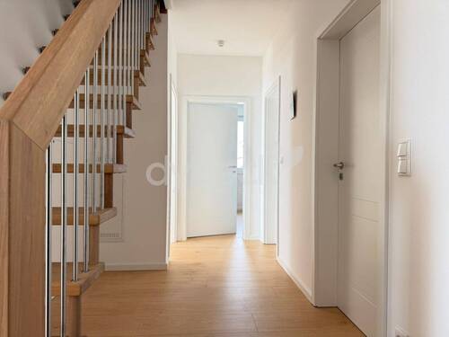 Flur - Etagenwohnung mit 90,00 m&sup2; in Reppenstedt zur Miete