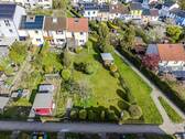 Weitläufiger Gartenbereich – ideal für gemütliche Stunden im Grünen - 