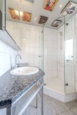 Tageslichtbad mit Dusche - 