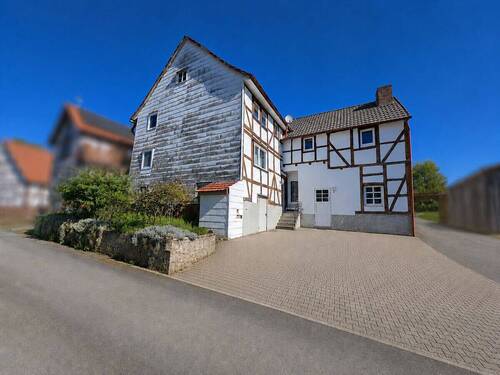 Seitenansicht - 7 Zimmer Einfamilienhaus in Edertal