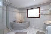 Vollbad mit Dusche - 