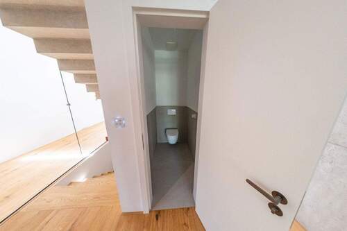 Gäste WC EG - 7 Zimmer Einfamilienhaus in Karlsruhe