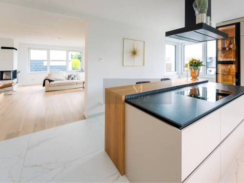 Küche mit Blick ins Wohnzimmer - 