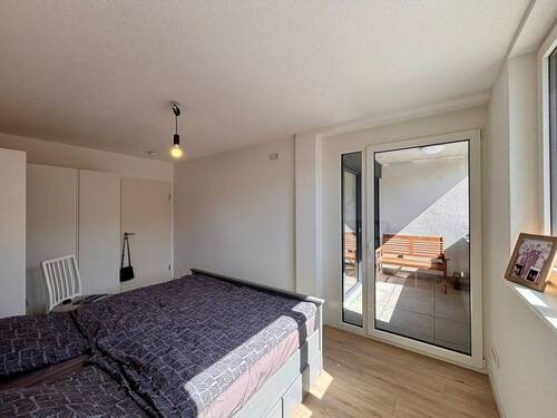 Schlafzimmer mit Balkonzugang - 2-Zimmerwohnung 