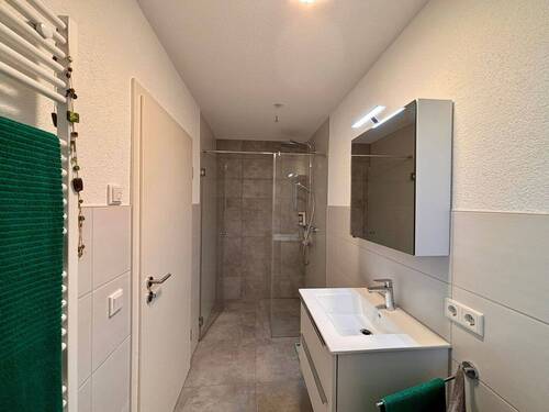Moderne barrierefreie Dusche - 2 Zimmer Etagenwohnung zur Miete in Wehr