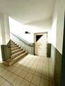 Treppenhaus mit Zugang zur Praxis - 