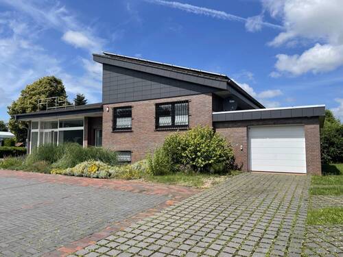 Auffahrt - 6 Zimmer Mehrfamilienhaus, Wohnhaus in Schortens