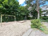 Spielplatz hinter dem Haus - 