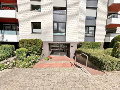 Eingang Haus - 3 Zimmer Etagenwohnung zum Kaufen in Lübeck