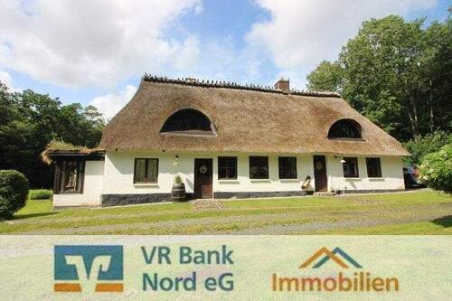Bild 1 - Traumhaftes Reetdachanwesen in idyllischer Lage unmittelbar am Waldrand