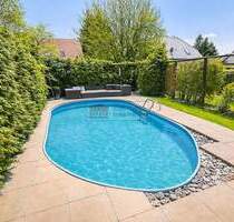 Wohnen mit Perspektive: Familientraum mit Garten, Pool & Potenzial - Berlin Mahlsdorf