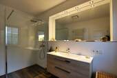saniertes Bad (ehem. Einliegerwohnung) - 