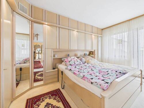 Schlafzimmer mit Zugang zur Terrasse - 