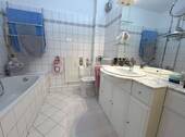Badezimmer mit Badewanne - 