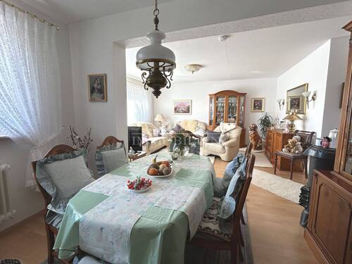Großzügiges Wohnzimmer... - 