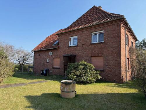 Hausansicht - 7 Zimmer Einfamilienhaus zum Kaufen in Burgdorf