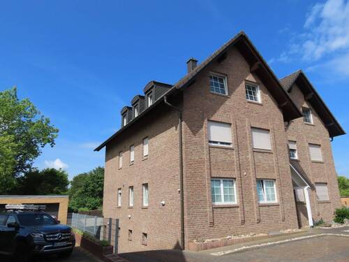 Hausansicht - 41540 Dormagen-Delhoven: Moderne 3 Zimmer-Wohnung im Dachgeschoss