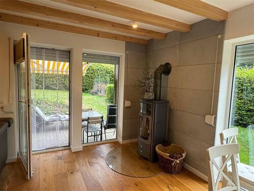 EG_Bereich Holz-Ofen mit Zugang zum Garten - 