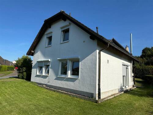 Garten-Ansicht - 4 Zimmer Einfamilienhaus zum Kaufen in Schmallenberg
