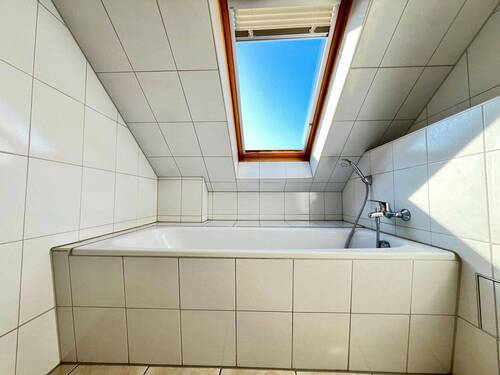 Bad mit Wanne - 