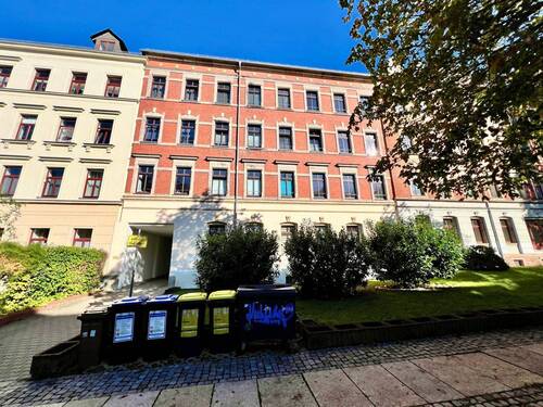 Ansicht Straße - Exklusive 3-Raum Maisonette-Dachgeschosswohnung im beliebten Gebiet Schloßchemnitz