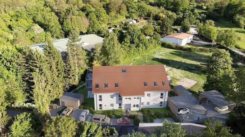 Ansicht Nord/Eingangsbereich - 4 Zimmer Etagenwohnung zum Kaufen in Gerbrunn