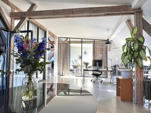 Eingangs- und Bürobereich - 