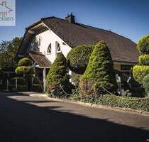 Stilvoll leben & entspannen - Moderne Doppelhaushälfte mit traumhaftem Ausblick - Roßbach