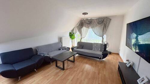 Helles Wohnzimmer Dachgeschoss - 3 Zimmer Etagenwohnung zur Miete in Ankum