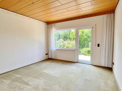 Einliegerwohnung: Wohnzimmer mit Terrassenzugang - 