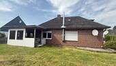 Ansicht mit Terrasse - 6 Zimmer Einfamilienhaus zum Kaufen in Sande