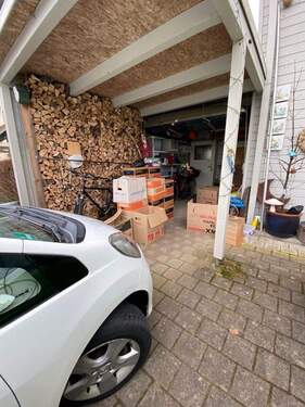 Ausschnitt Carport - 5 Zimmer Doppelhaushälfte in Moos