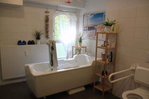 Bad mit Wanne - Etagenwohnung mit 46,30 m² in Chemnitz zur Miete