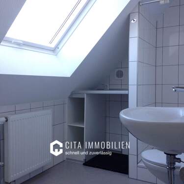 Vorderhaus-DG: Badezimmer - 