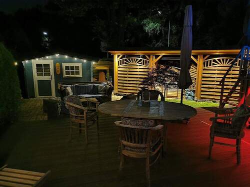 Terrasse (70qm) + Garten - 