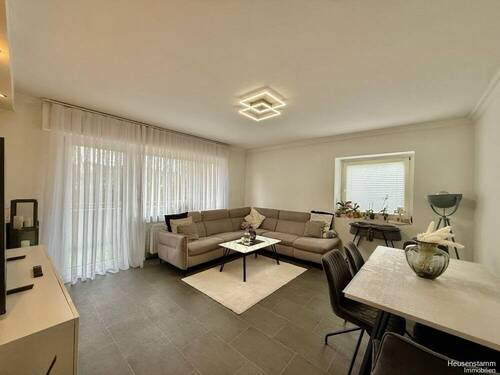 Wohnzimmer - Modern & hochwertig. Traumhafte 3 ZETW in Obertshausen Hausen.